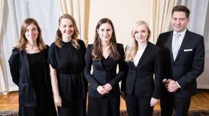 Sanna Marin mit vier Ministerinnen und einem Minister ihres weiblich dominierten Kabinetts