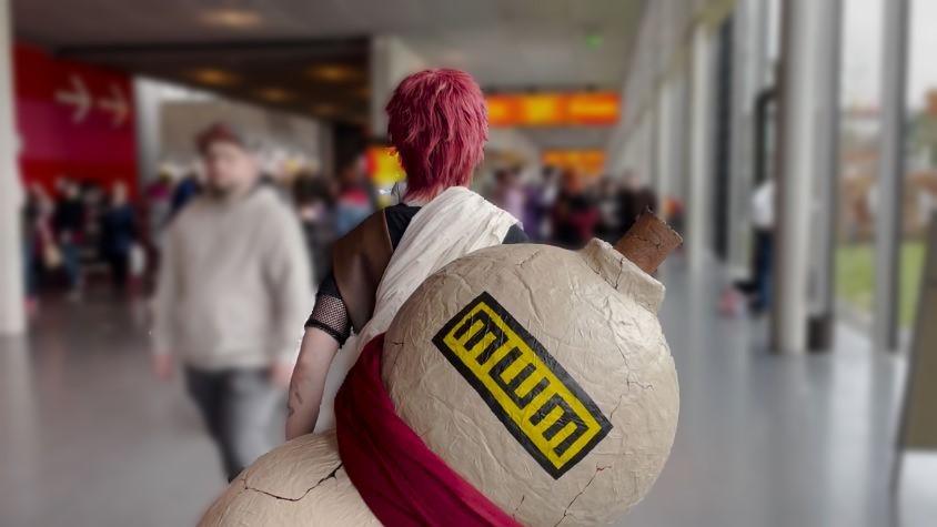 Alice in ihrem Gaara-Cosplay auf der Comicon in Stuttgart