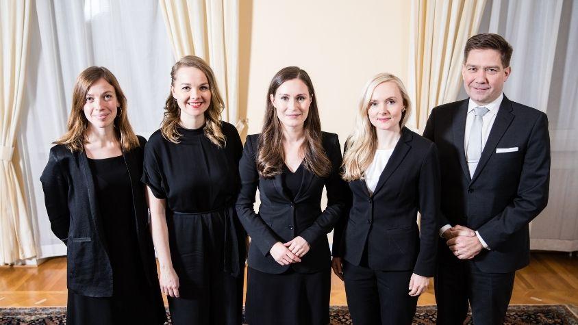 Sanna Marin mit vier Ministerinnen und einem Minister ihres weiblich dominierten Kabinetts