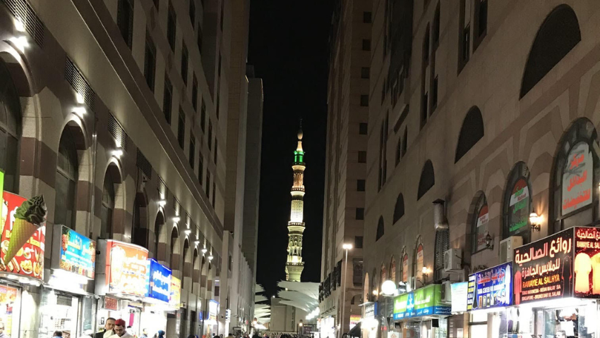 Eine Straße in Mekka, einer Stadt in Saudi-Arabien.