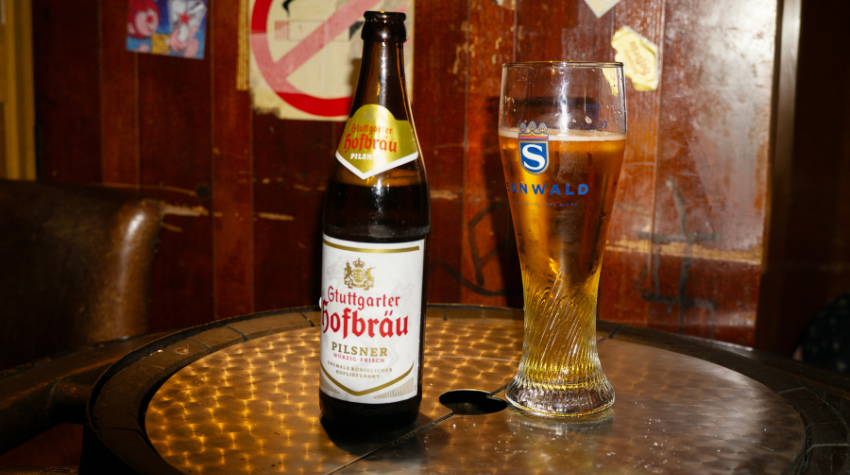 Bierflache und Bierglas