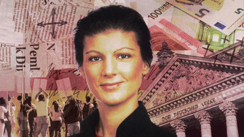 Auf dem Bild ist die Politikerin Sahra Wagenknecht im Vordergrund zusehen. Im Hintergrund sieht man den deutschen Bundestag, Geld, Zeitungen und eine Gruppe von Demonstrant*innen